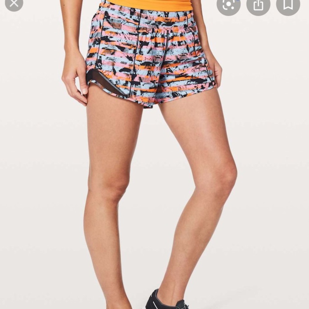 Lululemon Hotty Hot Short Long 4” size 10